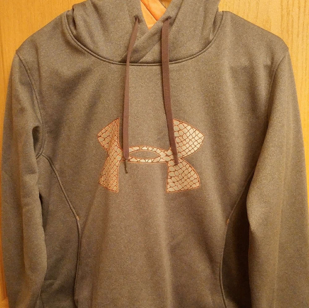Under armour sweatshirt